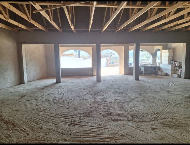 100M² RETAIL TO LET IN ROCKY DRIFT